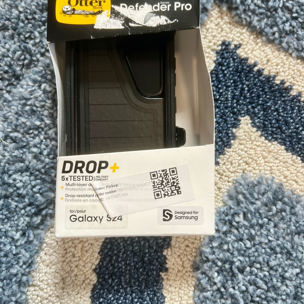 OtterBox Defender Pro w/ Belt Clip. Midnight Black. New